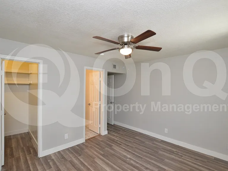 6044 N 21st Ave #2 — Photo 8