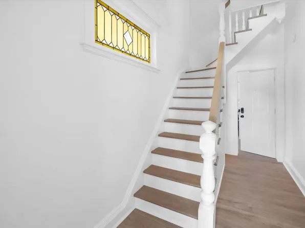 46 Garden Place image 4 of 34