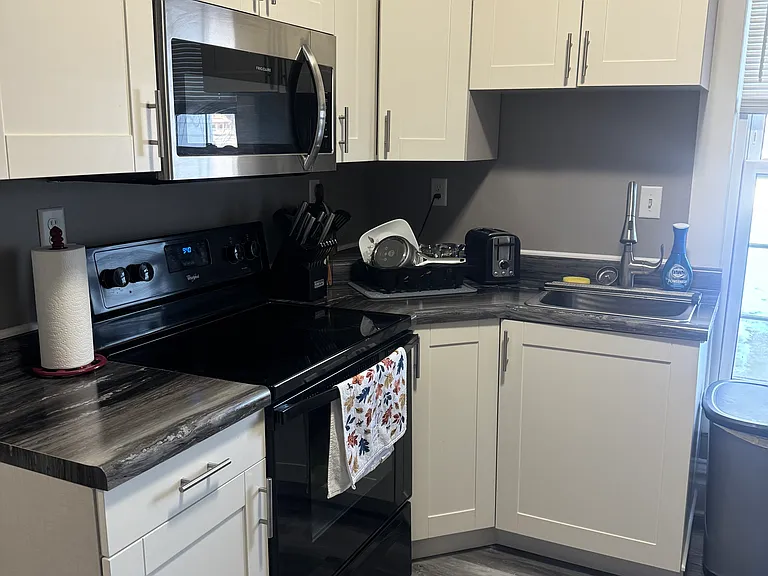 1208 Main St — Photo 2