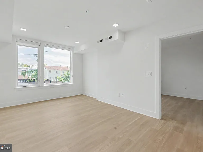701 N Henry St #213 — Photo 35