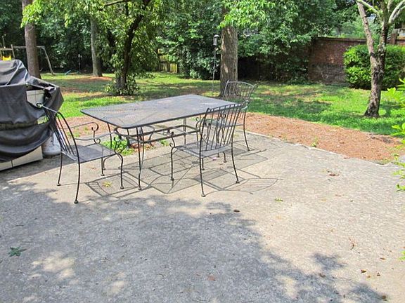 2nd image of 1807 Courtney Dr