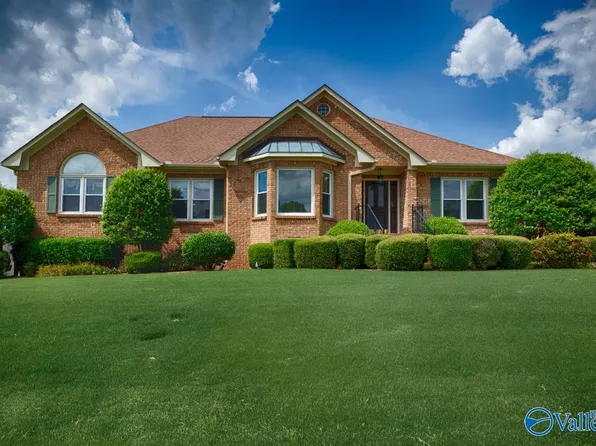 1303 Old Carriage Ln SE, Huntsville, AL 35802