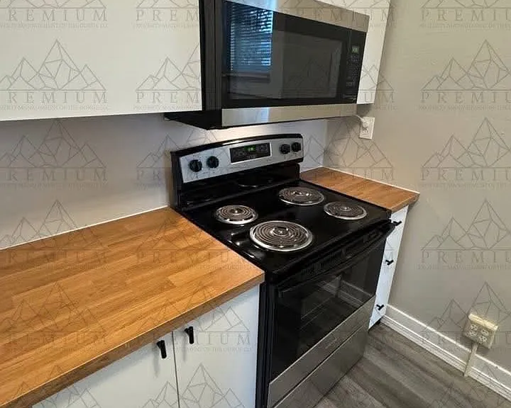 214 E 7th Pl #1 — Photo 5
