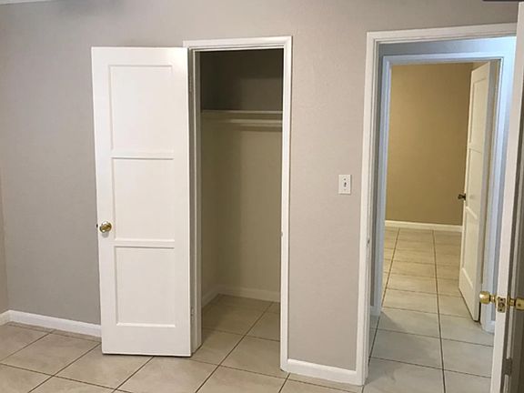 4th image of 2086 Irving Ave Unit 1