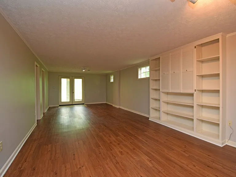 6490 Glenarbor Dr — Photo 29