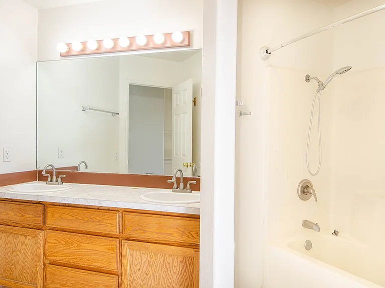72548 Sunnyslope Dr — Photo 16