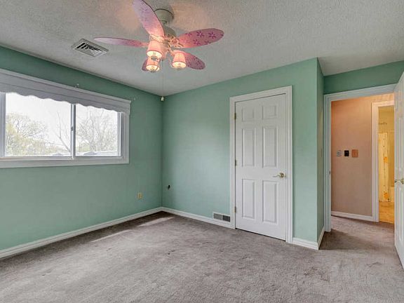 4th image of 2701 S Country Club Dr