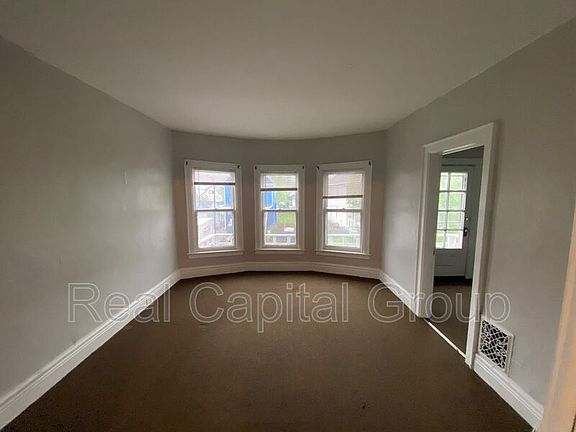 2nd image of 408 Woodlawn Ave Unit 2