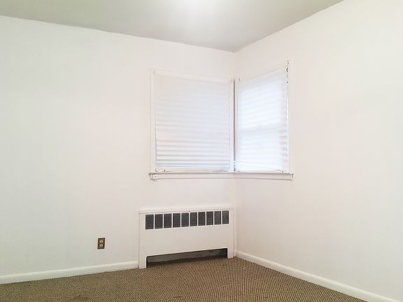 3rd image of 12933 Brookville Blvd