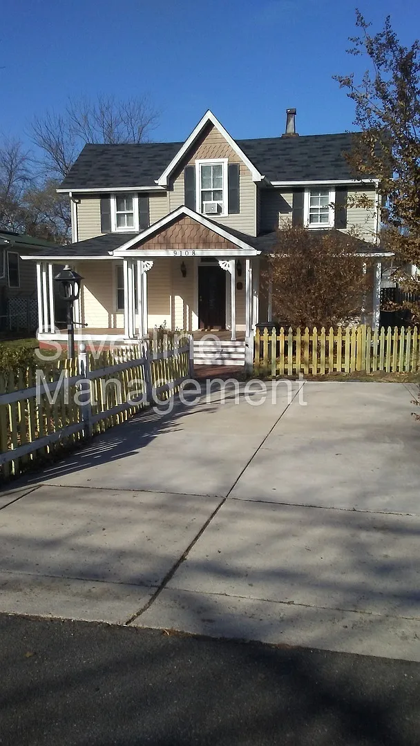 9108 4th St photo 1