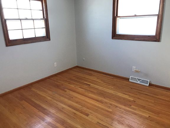 5th image of 323 N Grandview Blvd