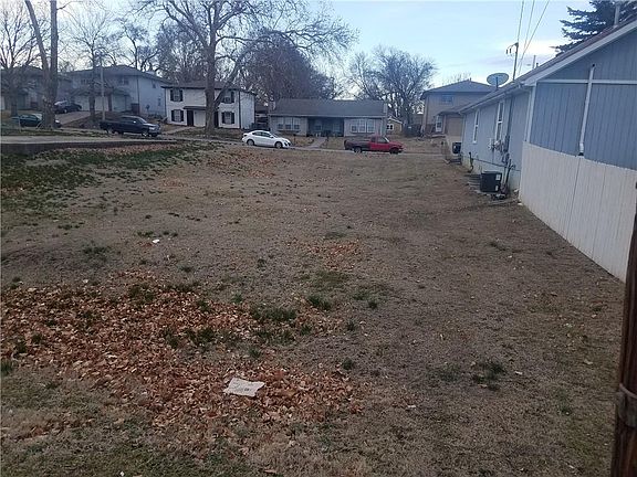 4th image of 215 Pottawatomie St