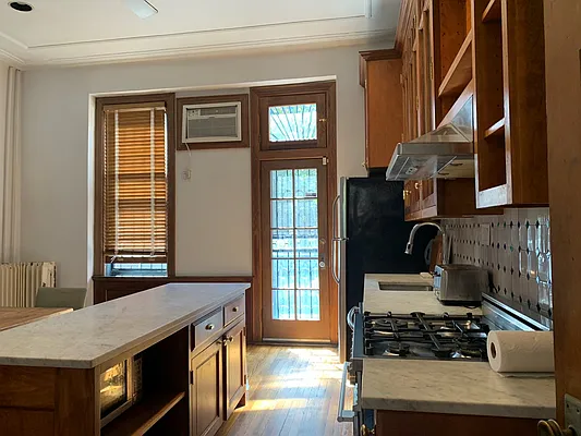 Rented by Oxford Property Group | media 70