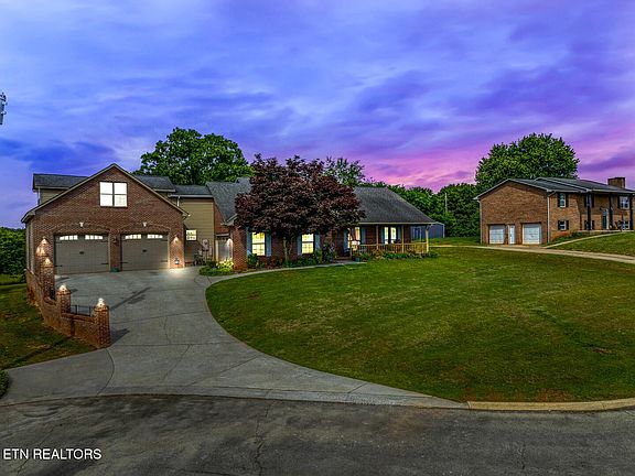 3rd image of 449 Foss Rd