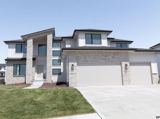 21126 Arlington St, Elkhorn, NE 68022