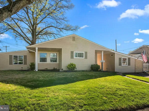 5 Midwood Ln, Levittown, PA 19054
