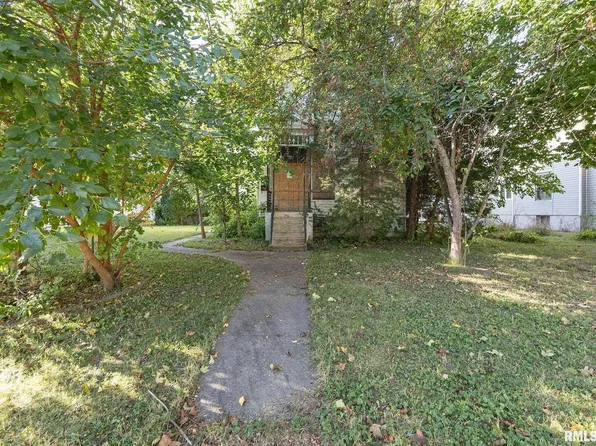 537 6th Ave S, Clinton, IA 52732