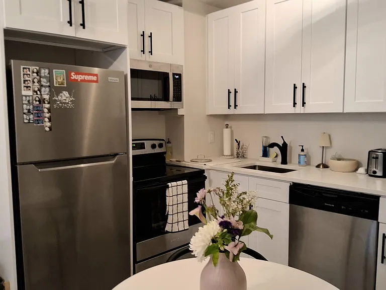 320 Throop Ave #2 — Photo 4