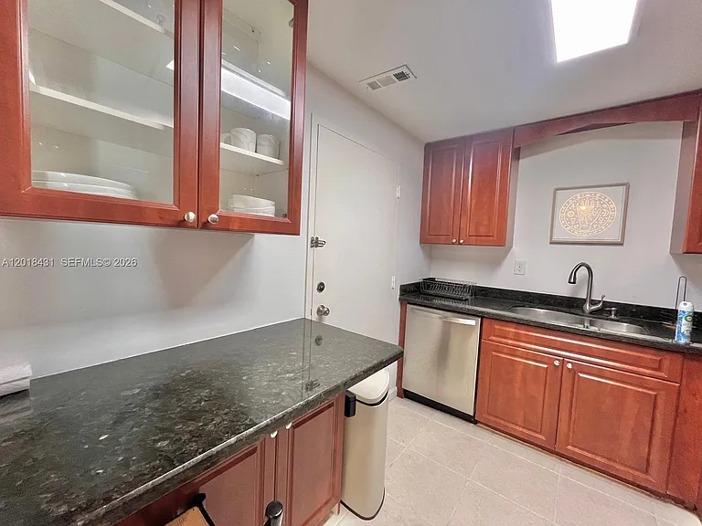 5838 Collins Ave #2D — Photo 7