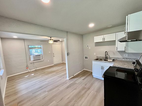 5th image of 581 Joy Dr