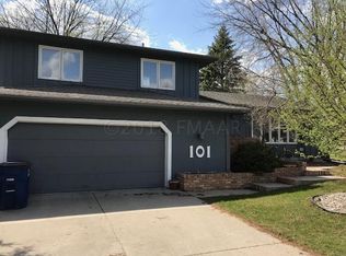 101 38th Avenue Cir S, Moorhead, MN 56560