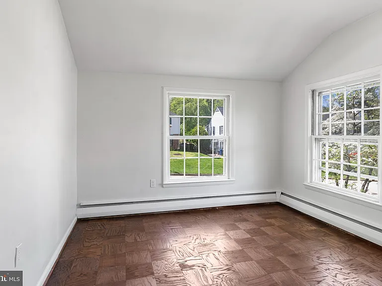 2305 Pickwick Rd — Photo 13