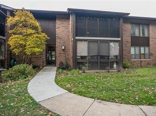 22972 Maple Ridge Rd UNIT 202, North Olmsted, OH 44070