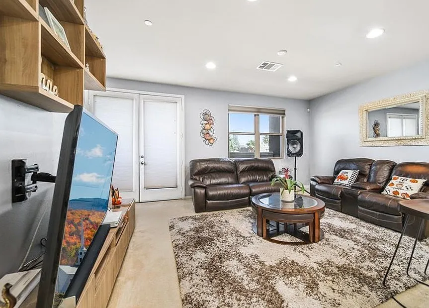 3 bed, 3.5 bath, 1857 sqft, $4,100 — Photo 3