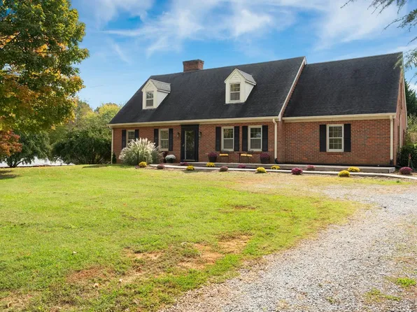 205 Phoebe Pond Rd, Concord, VA 24538
