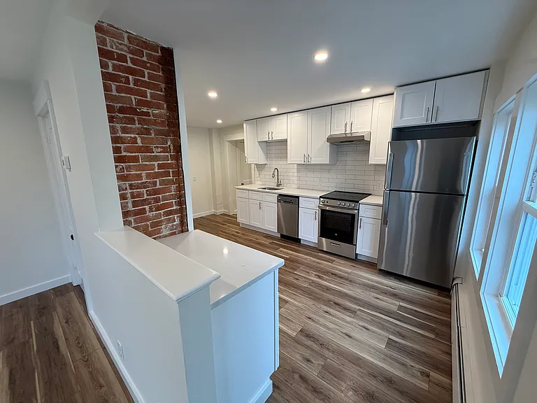 11 Lincoln St #9.5 — Photo 5