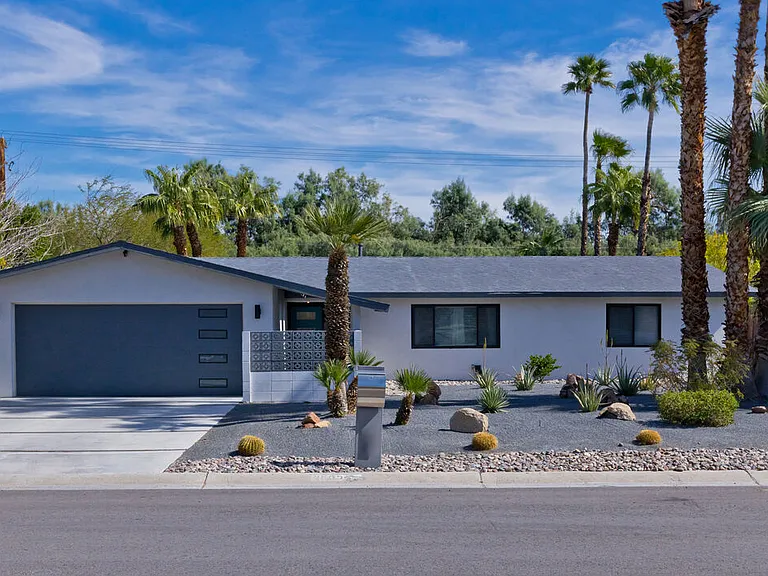 2660 N Farrell Dr — Photo 1
