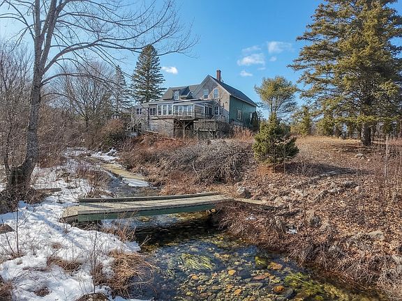 3rd image of 68 Village  Rd.