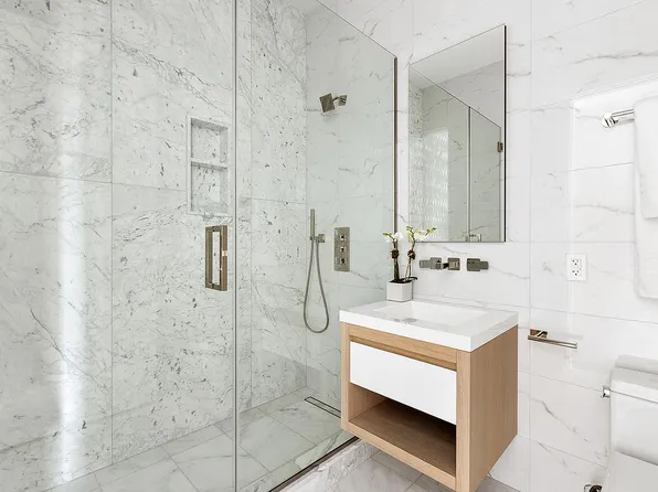 305 East 61st Street image 10 of 11