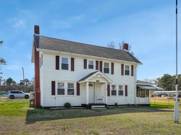 7983 Church St, Chincoteague Island, VA 23336