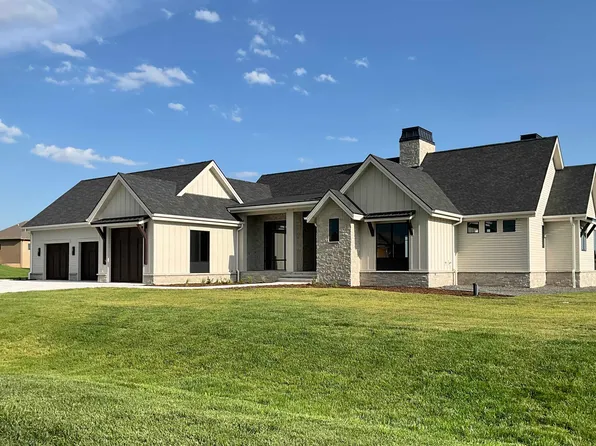 276 S Sagebrush Trail, North Platte, NE 69101