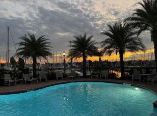 517 Mariners Dr, Kemah, TX 77565