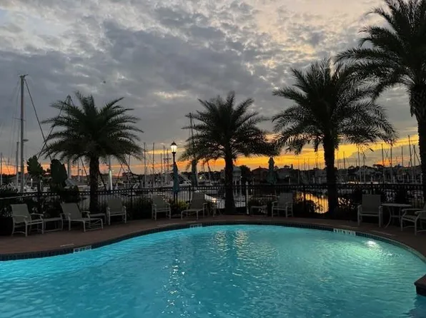 517 Mariners Dr, Kemah, TX 77565