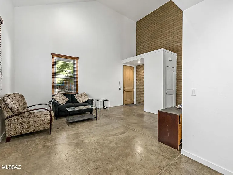 527 N Jacobus Ave — Photo 4