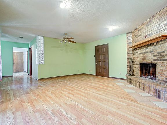 4th image of 712 Clearman Dr