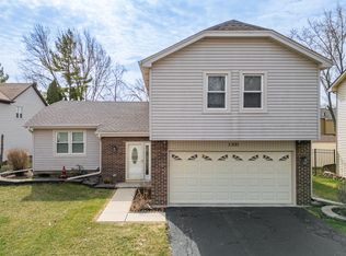 1300 Big Horn Trl, Carol Stream, IL