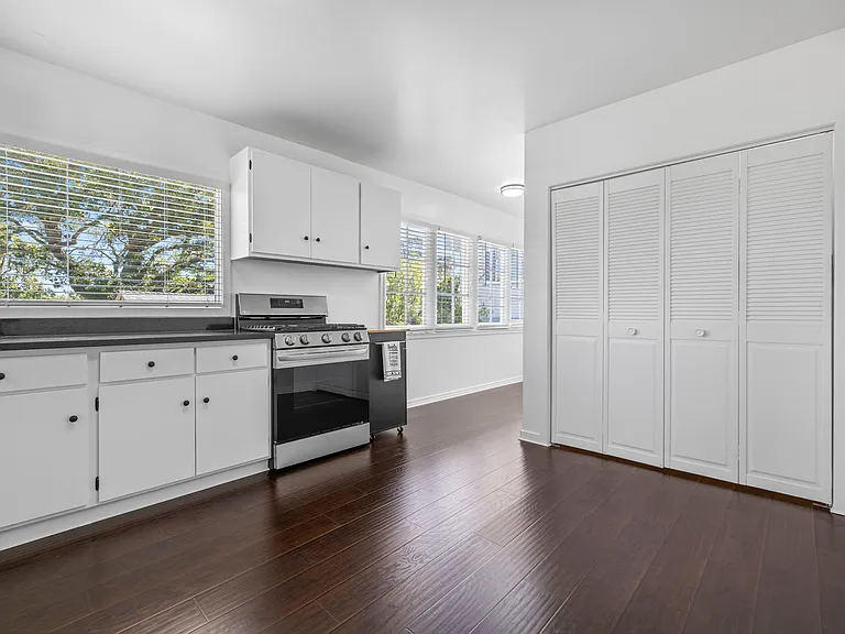 920 Chula Vista Ave #B — Photo 4