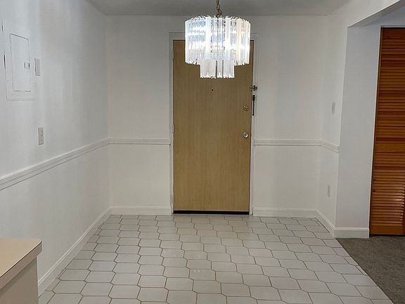 4th image of 206 Rock St APT M5
