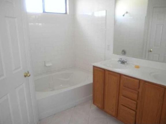 5th image of 7720 Mocorito Ave