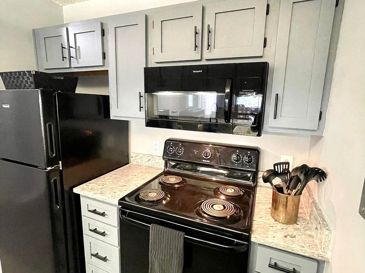 1 bed, 1250 sqft, $890 — Photo 2