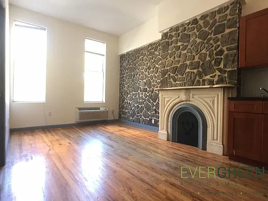 Rented by Evergreen Apartments BK | media 6