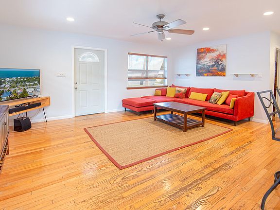 4th image of 7990 Porpoise Dr
