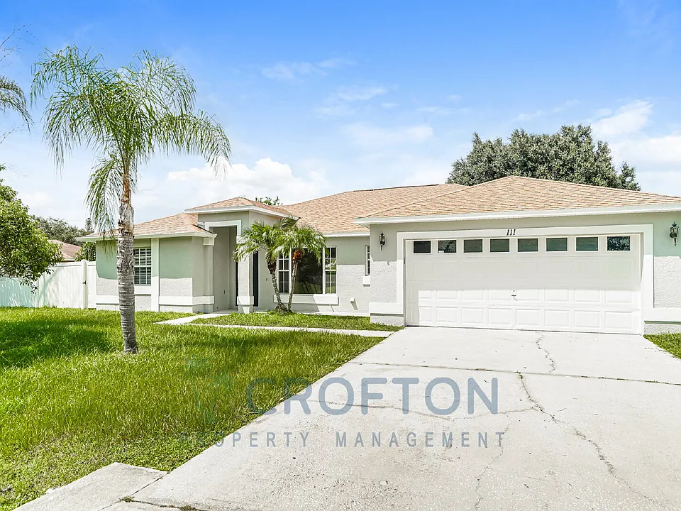 111 Crescent Ct