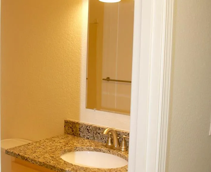 225 SW Kalmia St #A — Photo 13