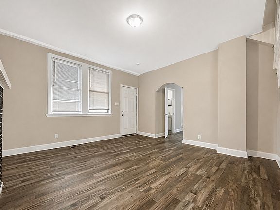3rd image of 2525 W Cold Spring Ln