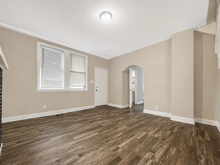 2525 W Cold Spring Ln — Photo 4